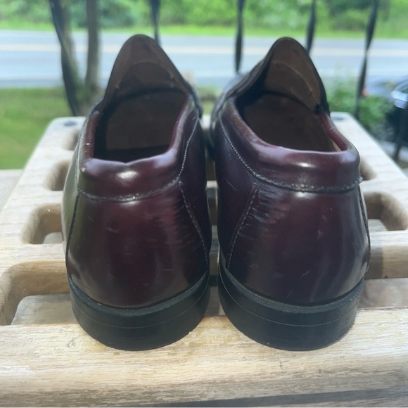 GH Bass & Co Penny Loafers Mens 9.5M Weejuns Wine Genuine Leather Shoes Slip-On - Picture 4 of 11